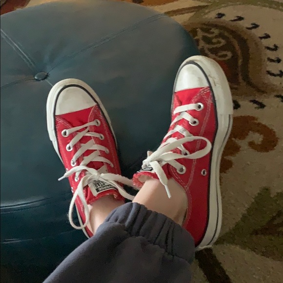 Red converse - Picture 6 of 6